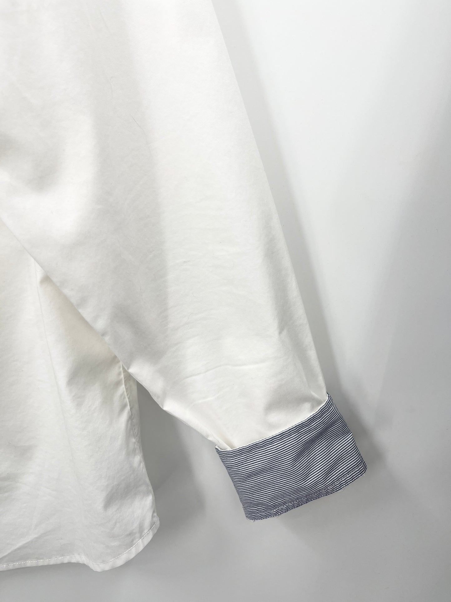 CHAPS Button Down Classic White Shirt