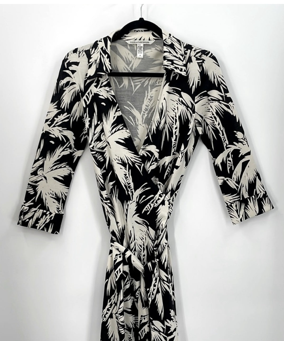 DIANE VON FURSTENBERG 100% Silk Wrap Jersey Justine Dress