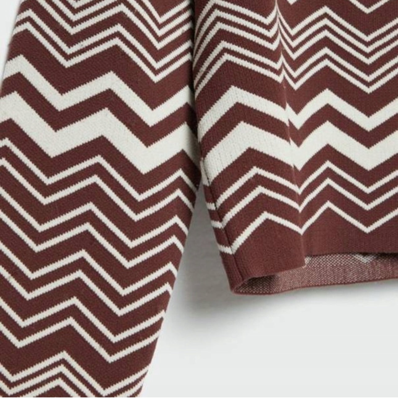 STRADIVARIUS Cropped
Chevron Sweater