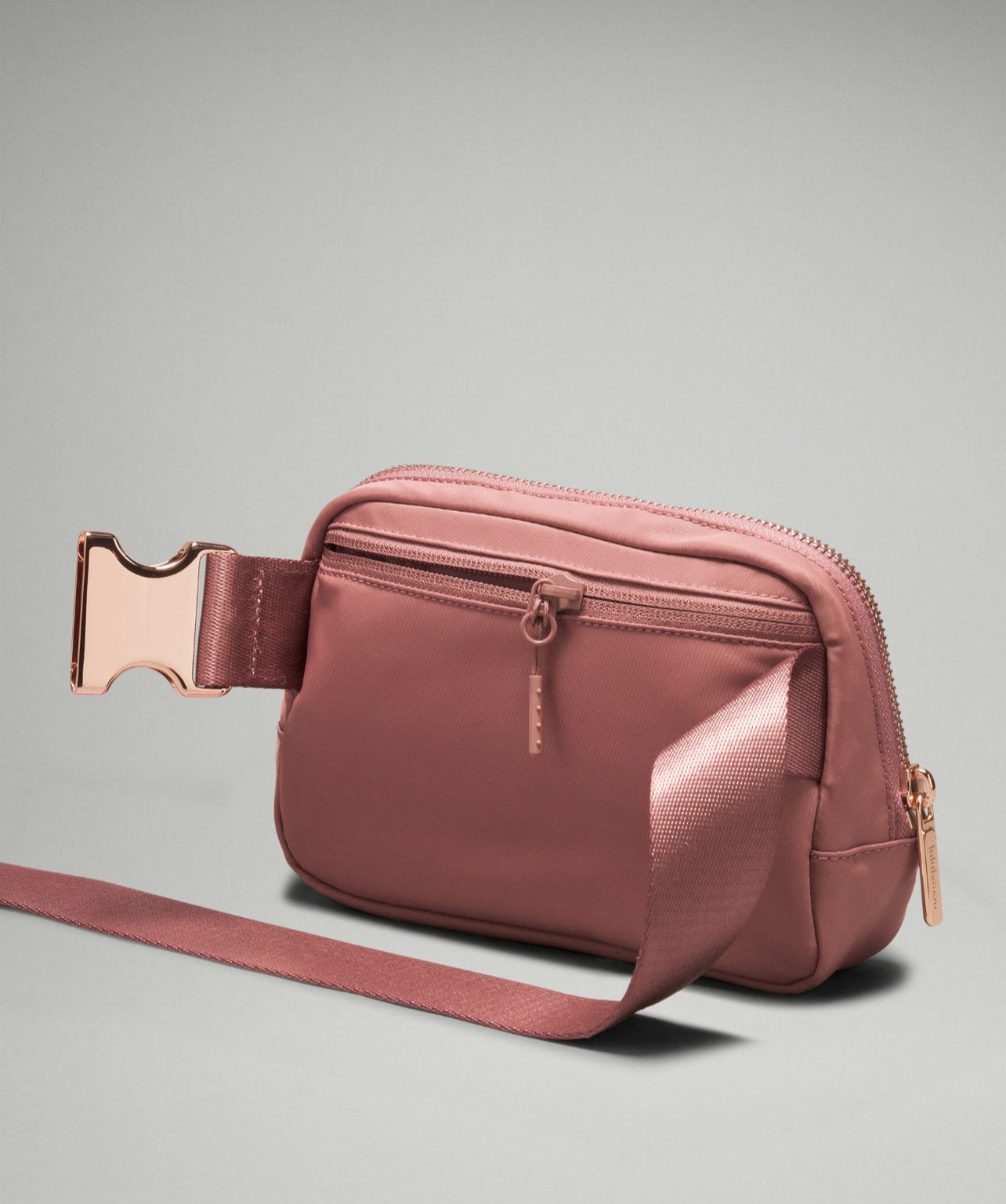 Lululemon Everywhere Belt Bag 1L
Metal Hardware