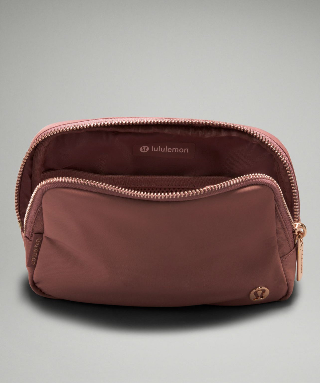 Lululemon Everywhere Belt Bag 1L
Metal Hardware