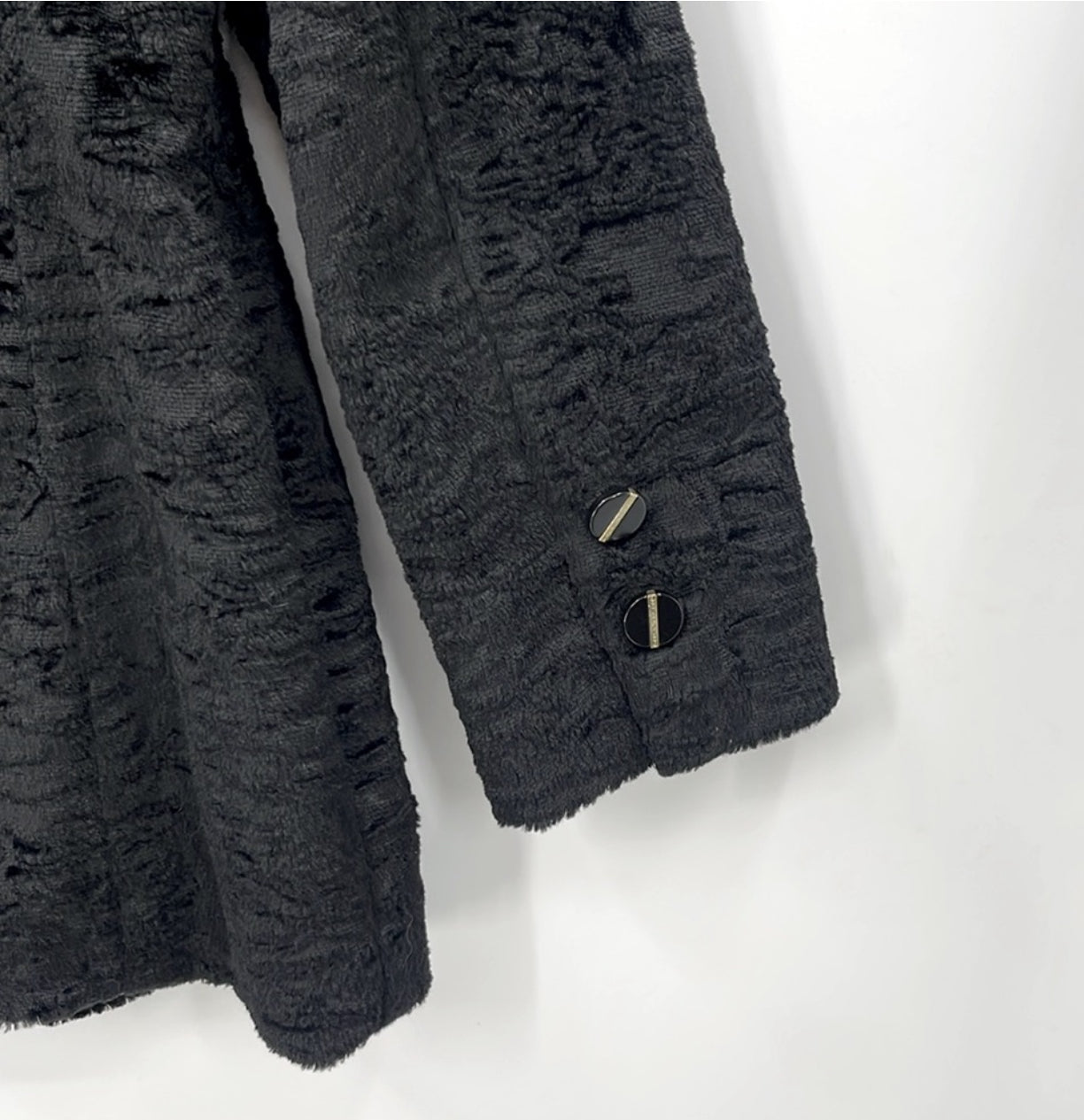 LOUIS FERAUD Vintage Textured Faux
Fur Jacket