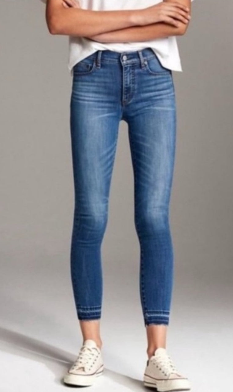 DENIM FORUM The Nico Mid Rise Skinny Crop Jeans
