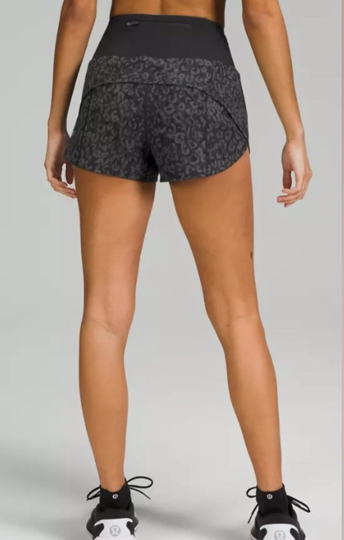 LULULEMON Speed Up Mid-Rise Lined Short "2.5"/Leopard Anchor Multi / Black