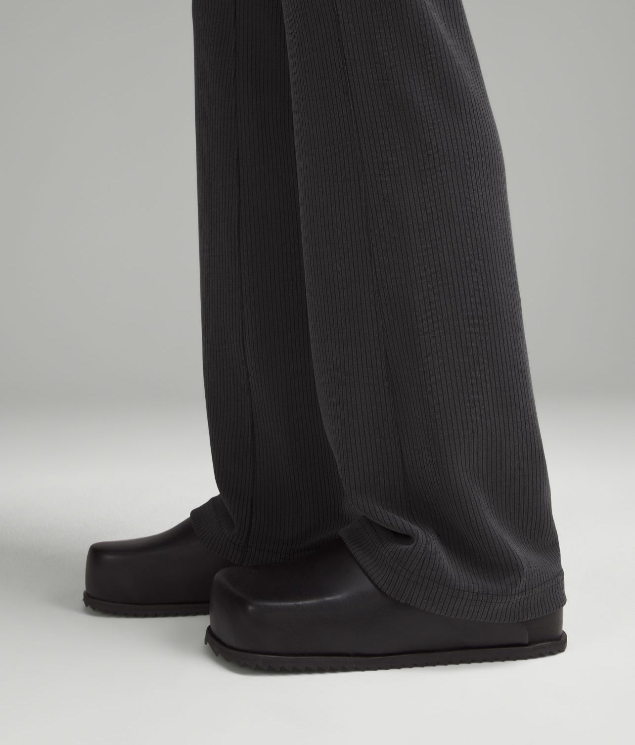 Lululemon Ribbed Softstreme Flared
Pant Regular