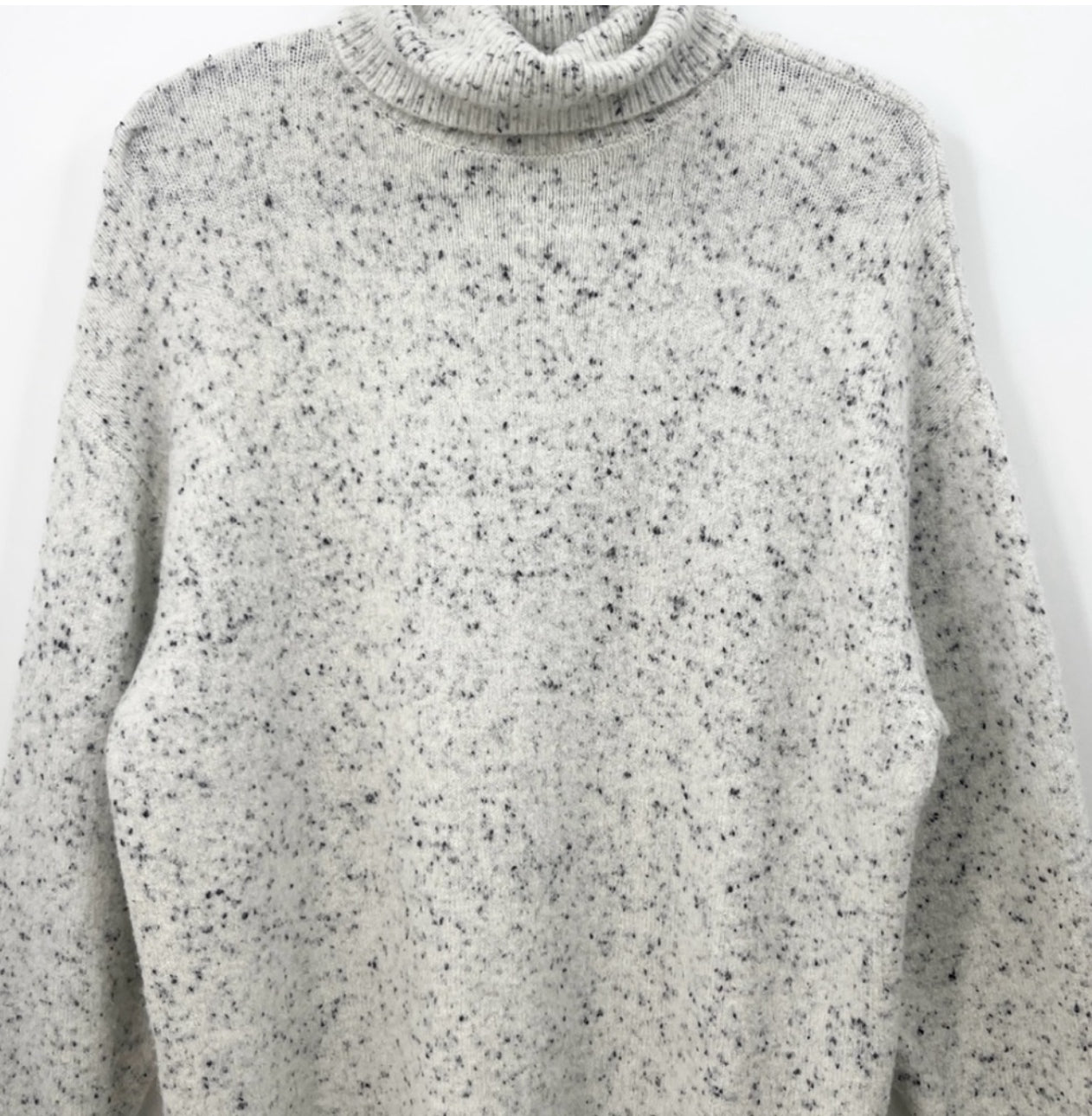 ZARA Oversized Turtleneck
Alpaca Wool Sweater