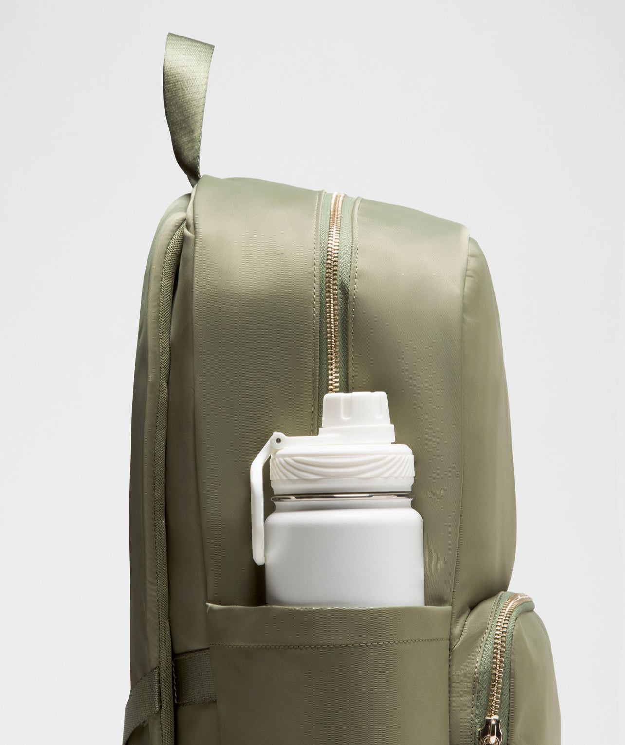 LULULEMON Everywhere Backpack 22L
Metal Hardware