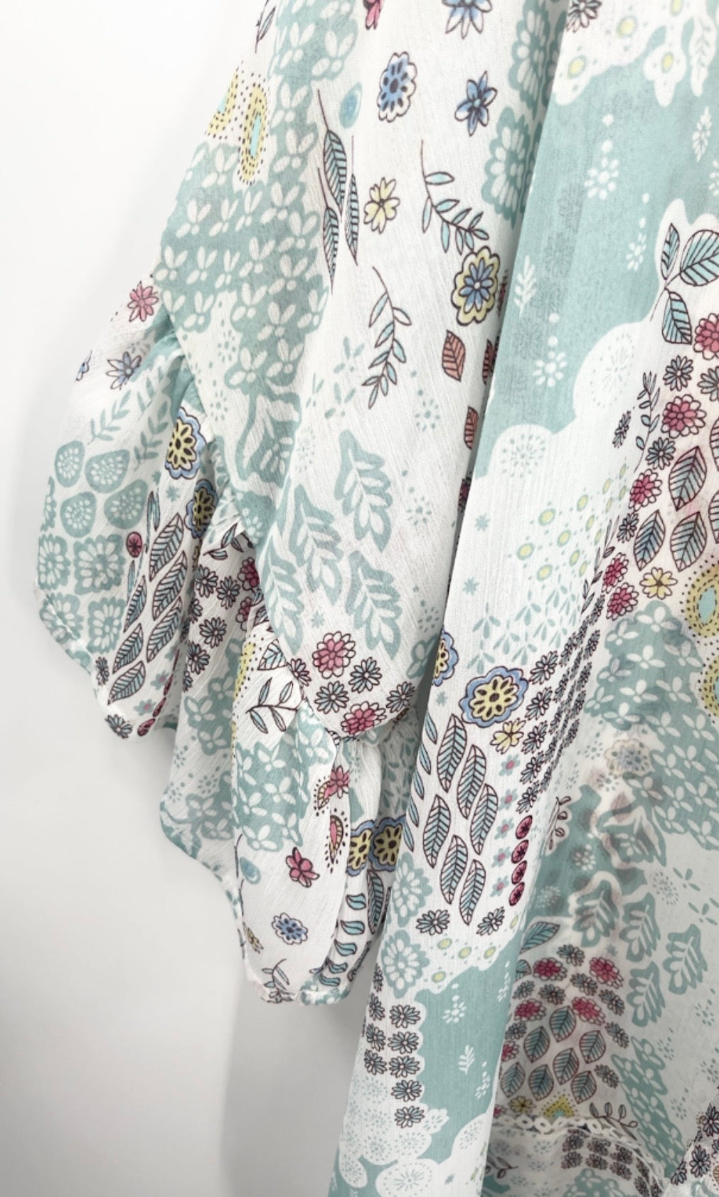 LOVE TREE Floral Lightweight Kimono