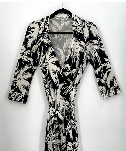 DIANE VON FURSTENBERG 100% Silk Wrap Jersey Justine Dress