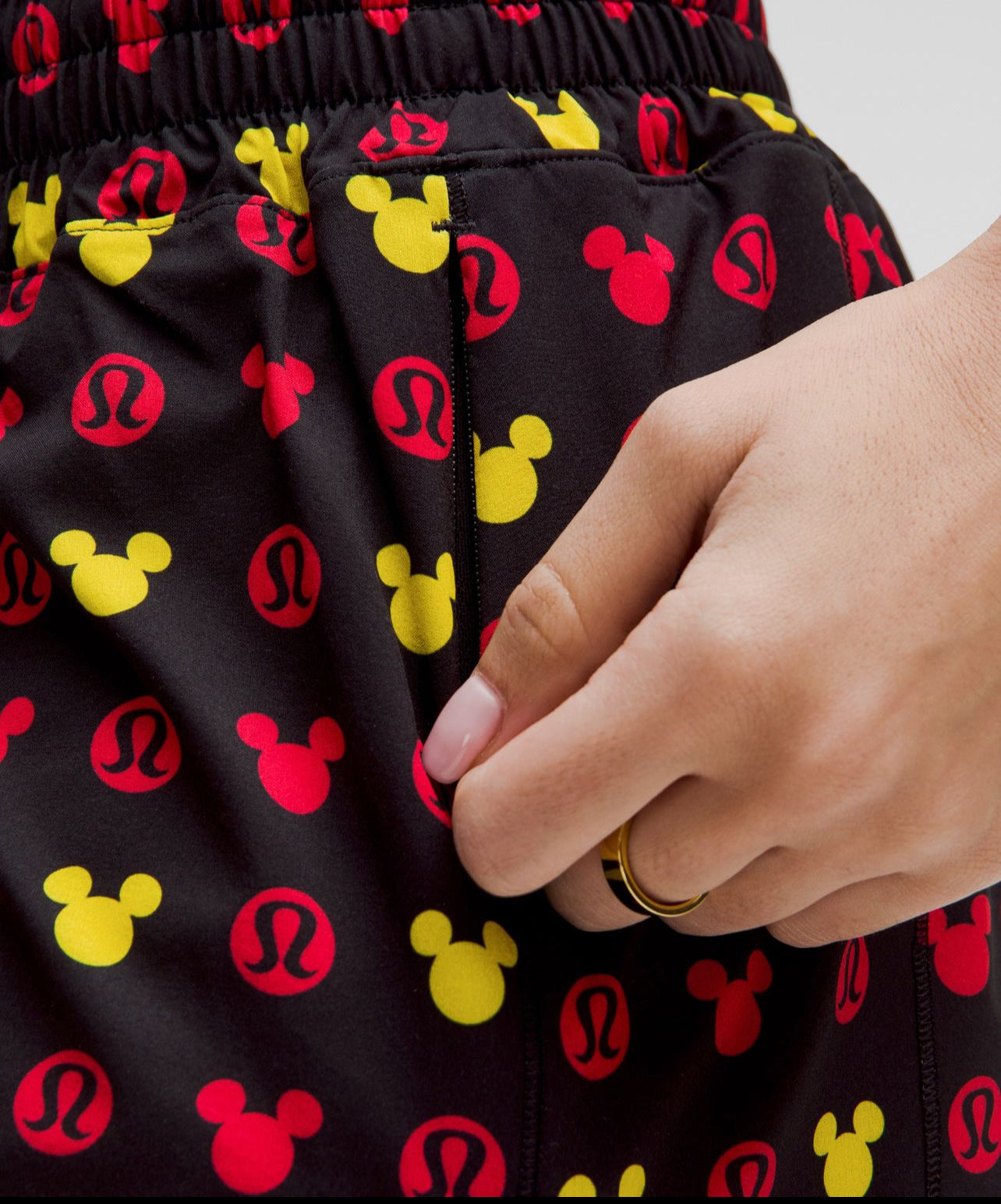 Disney x Lululemon Hotty Hot High-Rise Short 4"