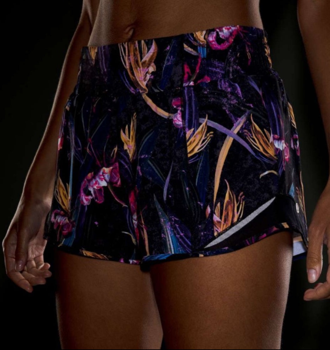 LULULEMON Hotty Hot High-Rise Lined Short 2.5"