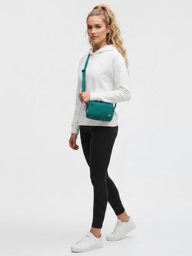 LULULEMON Everywhere Crossbody Bag
2L *Metal Hardware
Deep Marina/Gunmetal
