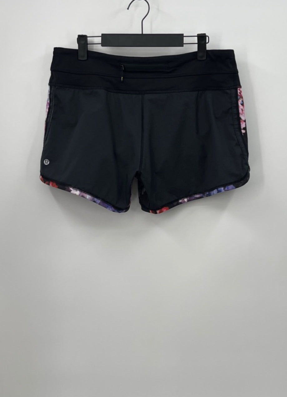 LULULEMON Groovy Run Short / Spring Has Sprung Multi / Black