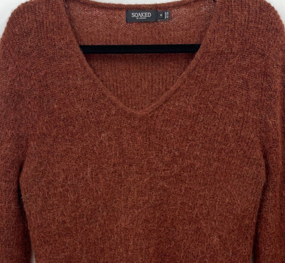 SOAKED IN LUXURY Tuesday V-neck Sweater
