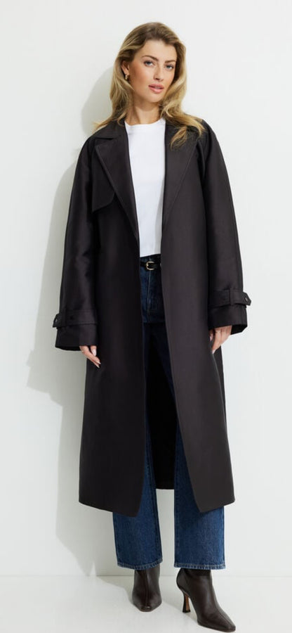 DYNAMITE Sateen Trench Coat