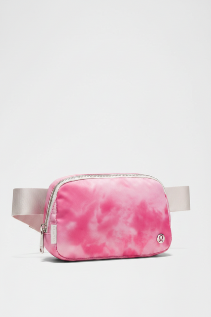 LULULEMON Everywhere Belt Bag 1L Metal Hardware
Colour Smoothie Print Strawberry