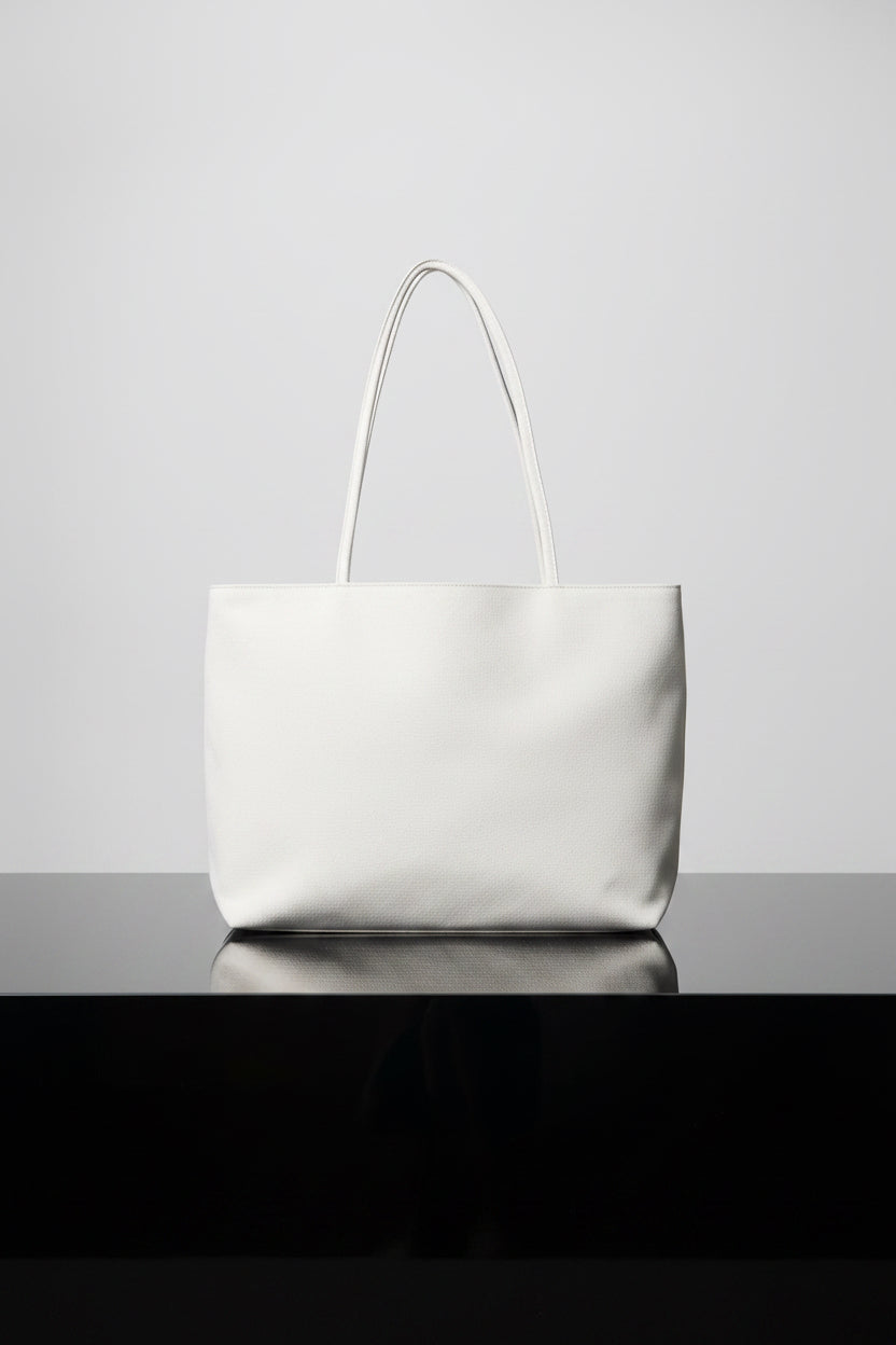 Aritzia BABATON Idolize Bigger Tote Bag