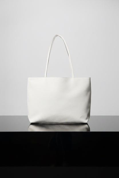 Aritzia BABATON Idolize Bigger Tote Bag