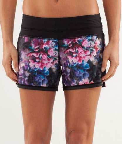 LULULEMON Groovy Run Short / Spring Has Sprung Multi / Black
