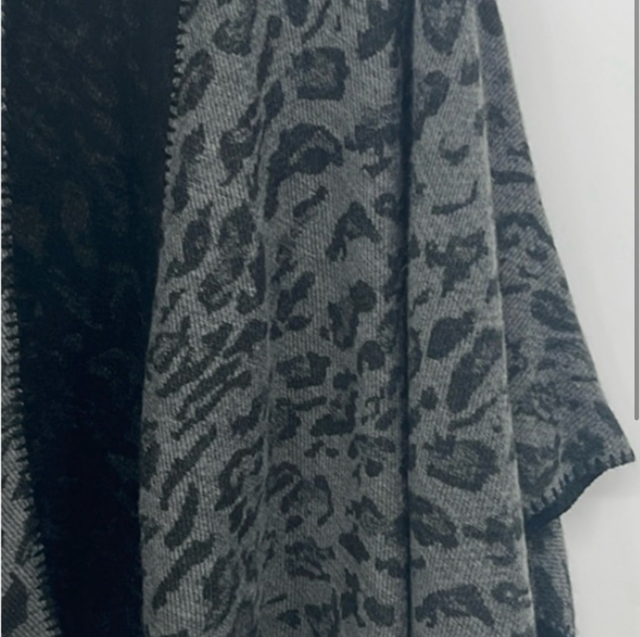 Cejon Animal Print Cape