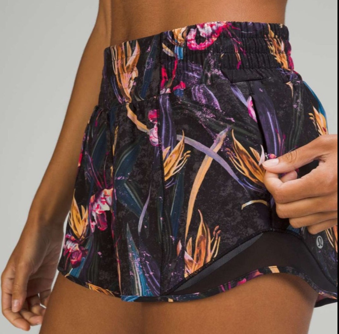 LULULEMON Hotty Hot High-Rise Lined Short 2.5"