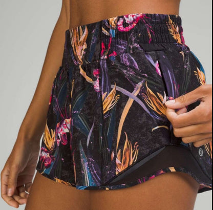 LULULEMON Hotty Hot High-Rise Lined Short 2.5"