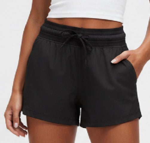 LULULEMON Dance Studio High-Rise Short 3.5"