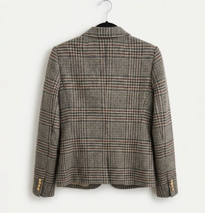 Blazer back with extra cropping room on both sides and below