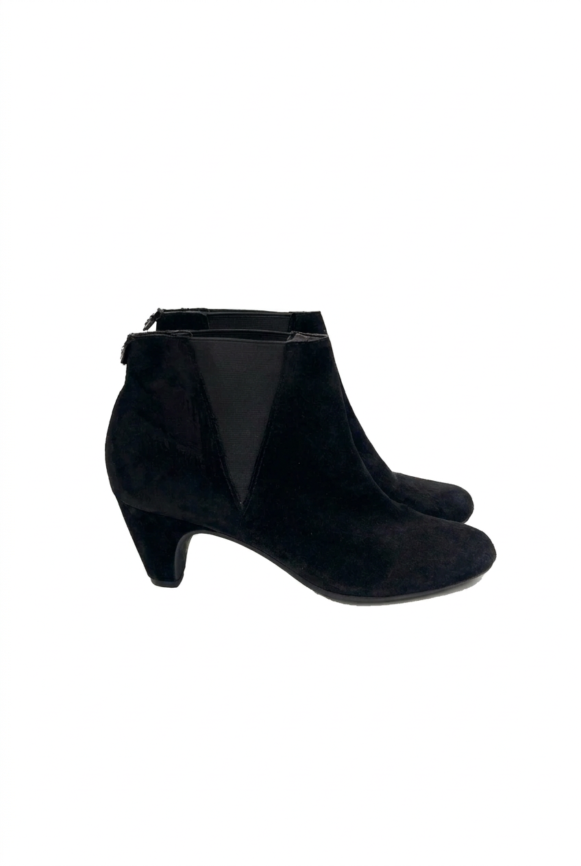 Boots with corrected pure white background